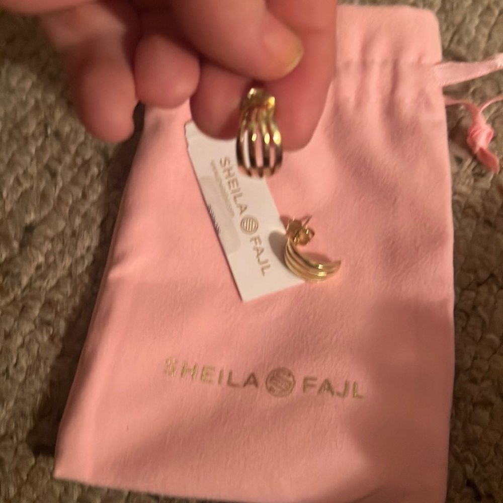 New Shelia pierced gold shiny earrings